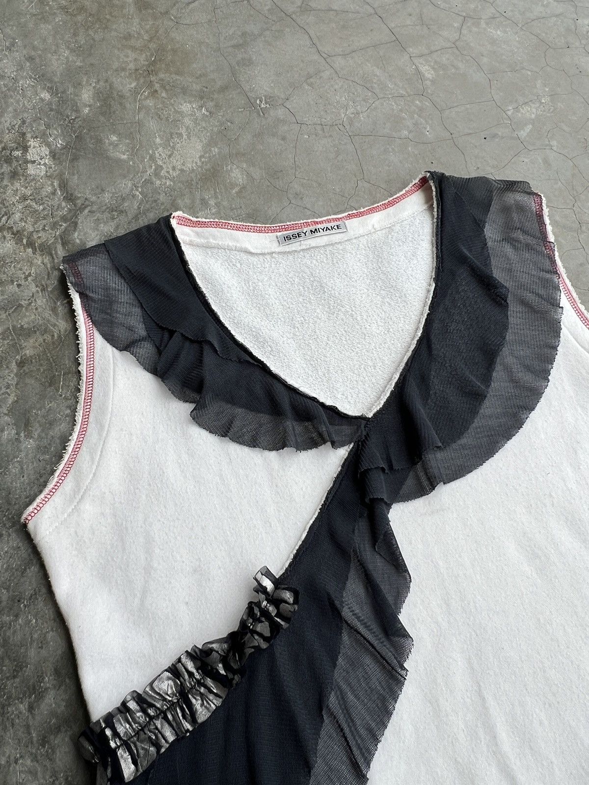 Issey Miyake Issey Miyake FW2004 Frilled Tank Top Size S / US 4 / IT 40 - 4 Thumbnail