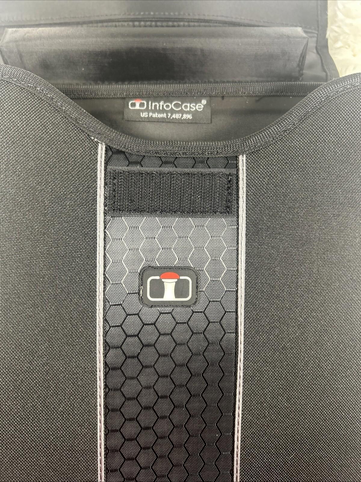 Incase InfoCase Hard Sturdy CASE Carrying 15 “ Laptop Bag Black” Size ONE SIZE - 9 Thumbnail