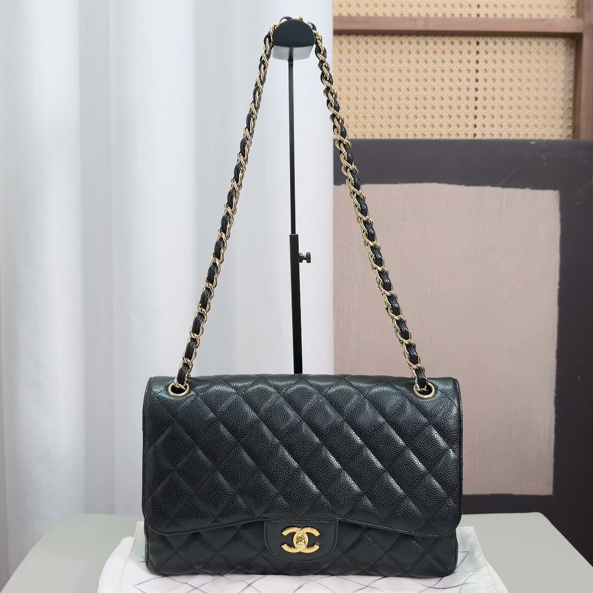 Chanel Pre-loved Bag Very good condition Size ONE SIZE - 1 Thumbnail