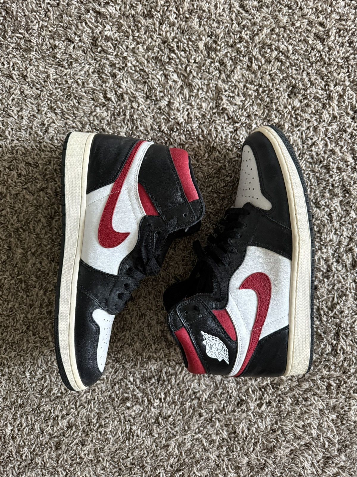 Jordan Brand Air Jordan 1 Retro High Gym Red Size US 12 / EU 45 - 1 Thumbnail