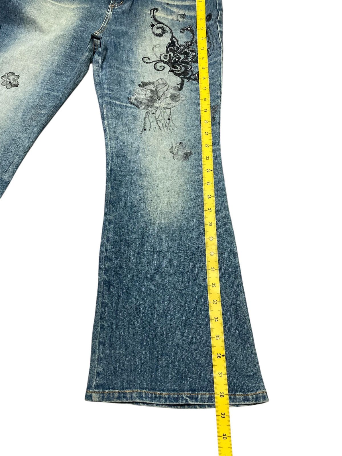 Japanese Brand Butterfly Embroidered Flare Jeans Size 30" / US 8 / IT 44 - 9 Thumbnail