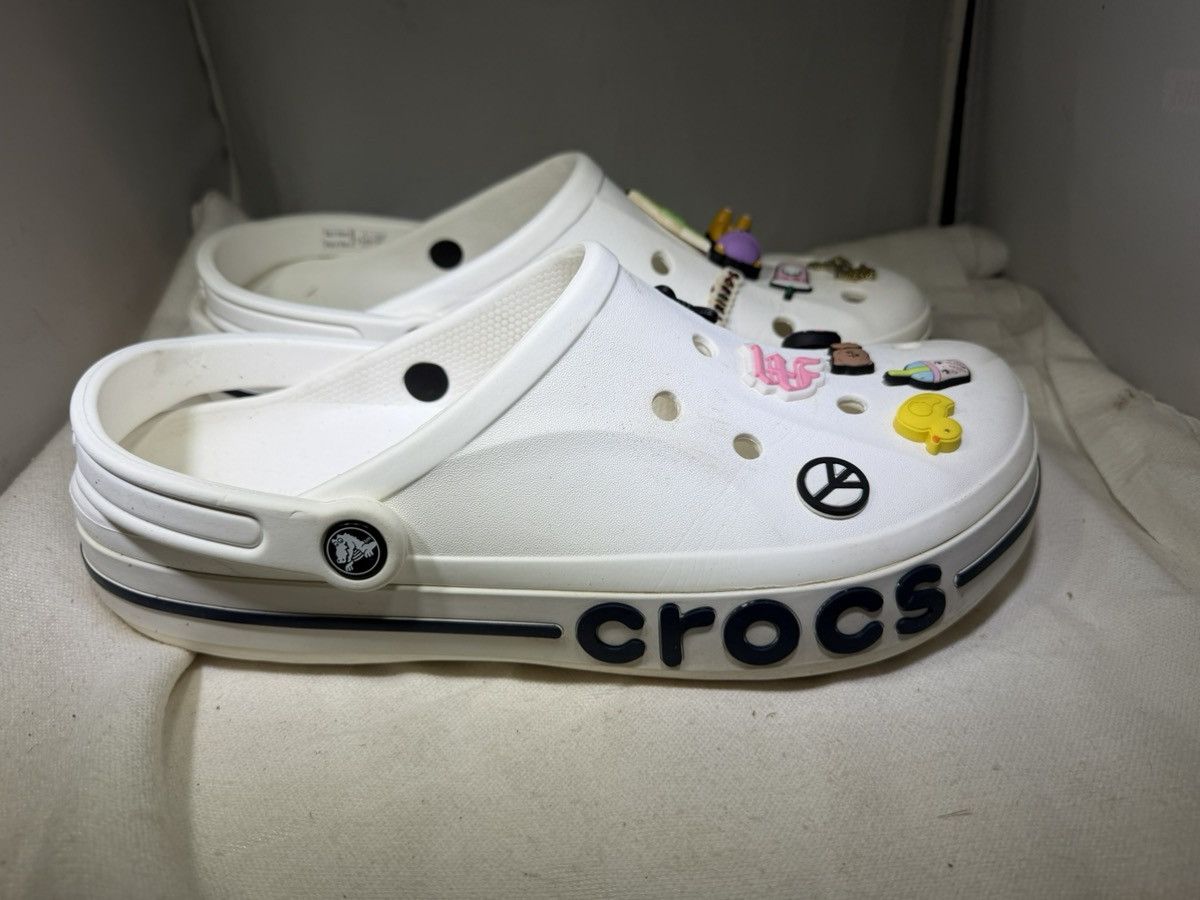 Crocs PreOwned Crocs White With Charms Men's 12 Size US 12 / EU 45 - 3 Thumbnail