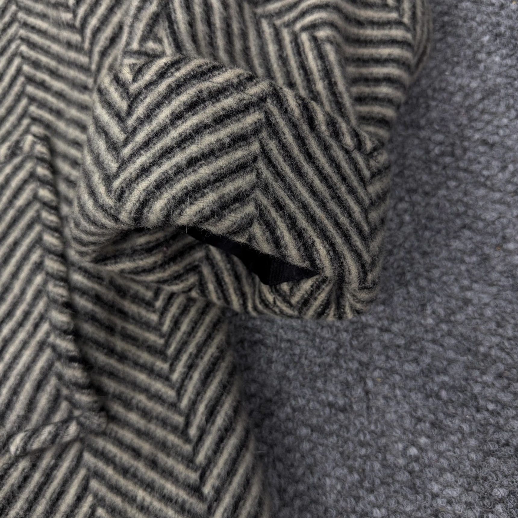 Vintage VINTAGE J.G. HOOK Coat Womens Large Gray Herringbone Double Breasted Peacoat 80s Wool Tweed Mid-Length Buttoned Pockets Womens Size L / US 10 / IT 46 - 4 Thumbnail