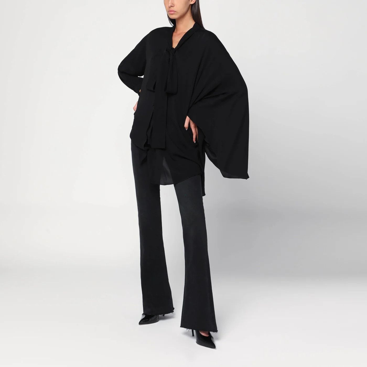 Balenciaga o1d2blof0426 Silk Blouse With Scarf in Black Size XS / US 0-2 / IT 36-38 - 1 Thumbnail