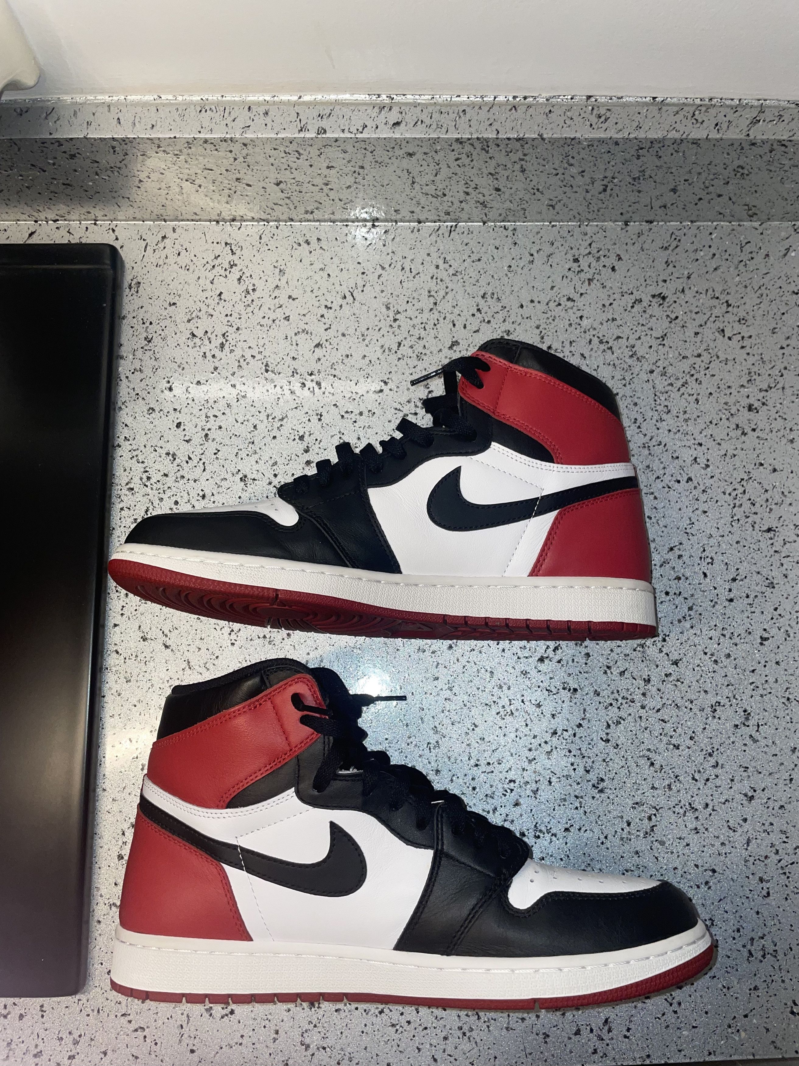 Jordan Brand 2016 Jordan Retro 1 Black Toe Size US 11.5 / EU 44-45 - 1 Thumbnail