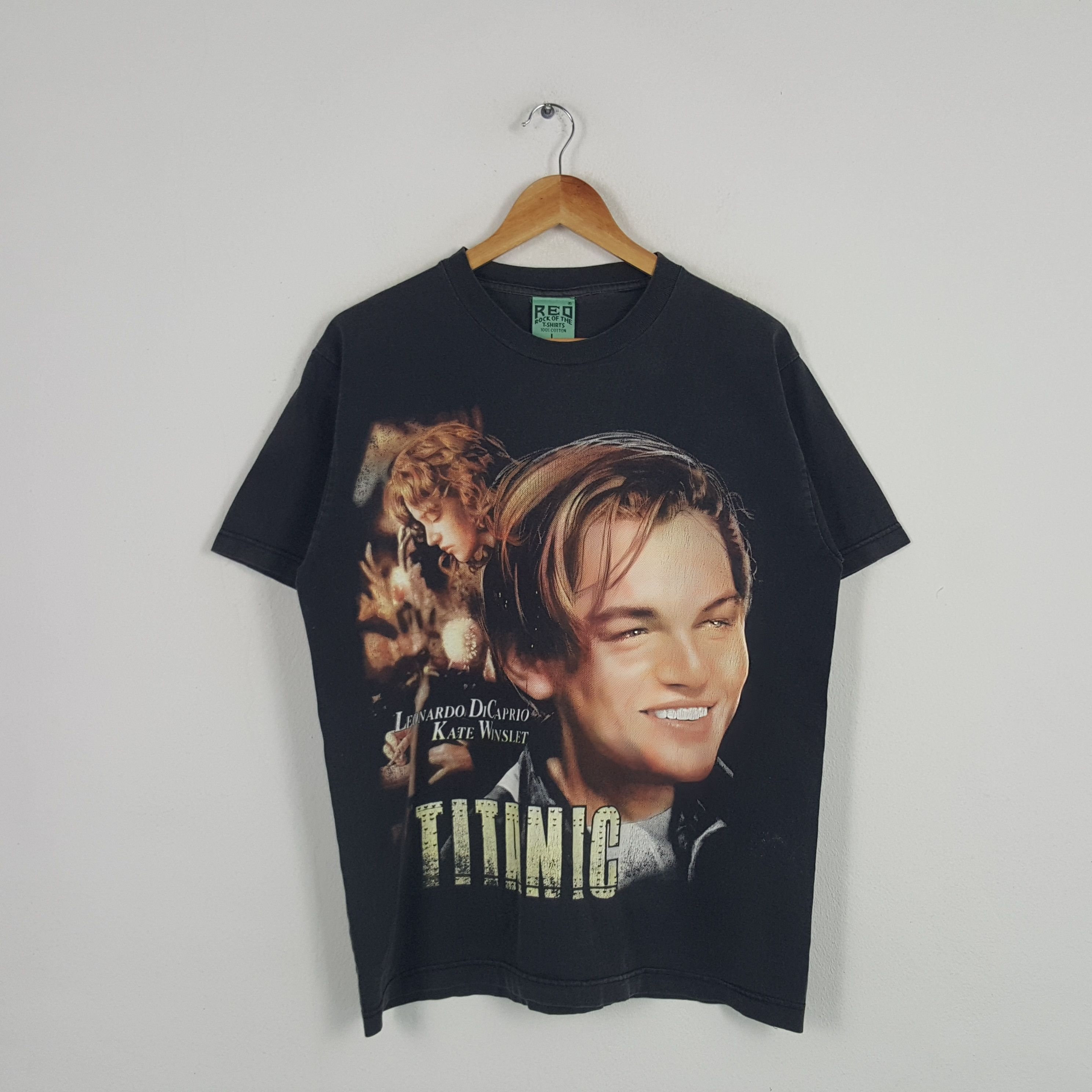 Vintage Vintage 90's Titanic American Romance Movie Tshirt Size US L / EU 52-54 / 3 - 1 Thumbnail