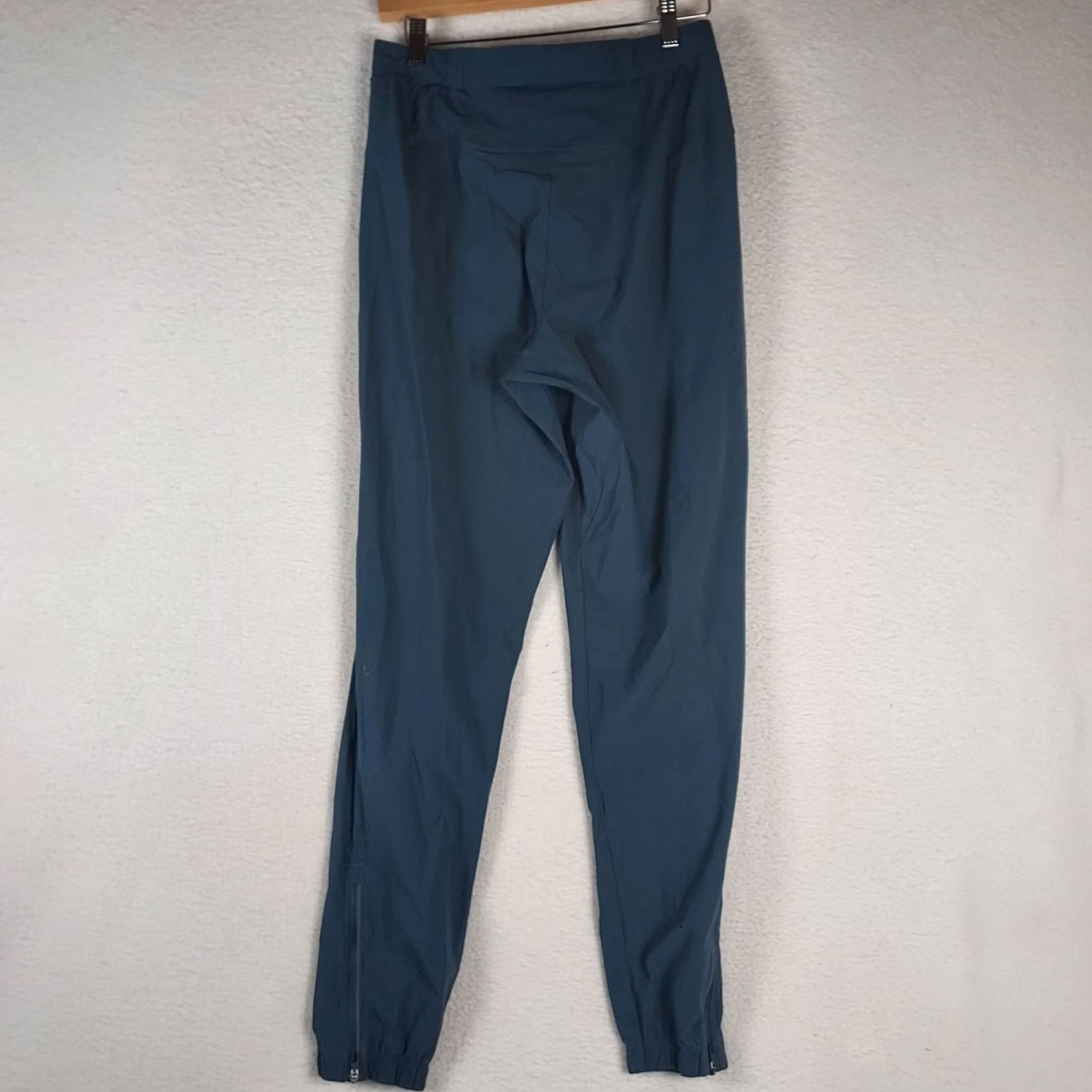 Lululemon Lululemon Women's Jogger Pants Blue S Athletic Lightweight Nylon Blended Fabric Pockets Yoga Activewear Athleisure Spring Summer Fall Tapered Waist Size 28" / US 6 / IT 42 - 2 Thumbnail