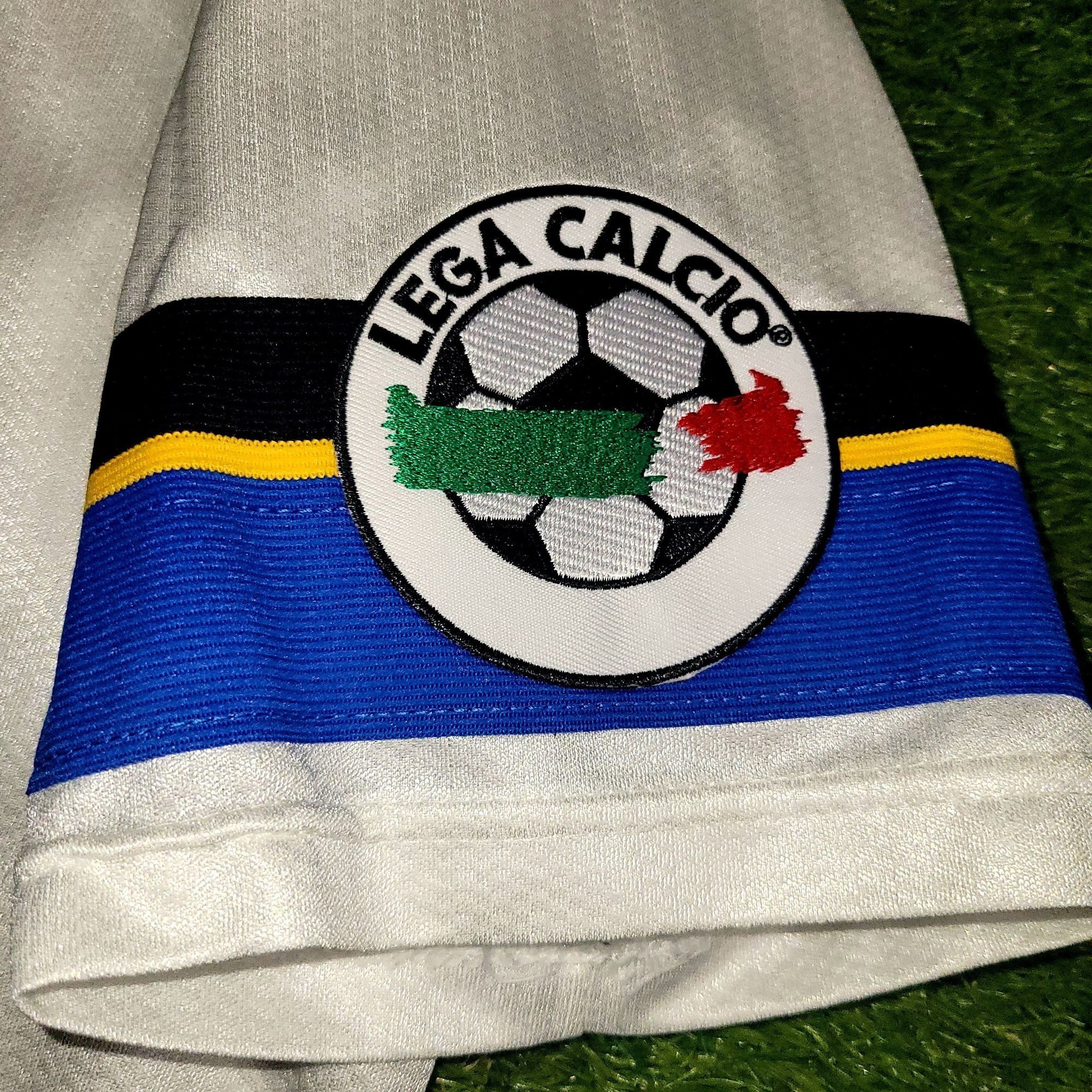 Umbro Ronaldo Inter Milan 1997 1998 DEBUT Away Umbro Soccer Jersey Size US M / EU 48-50 / 2 - 5 Thumbnail