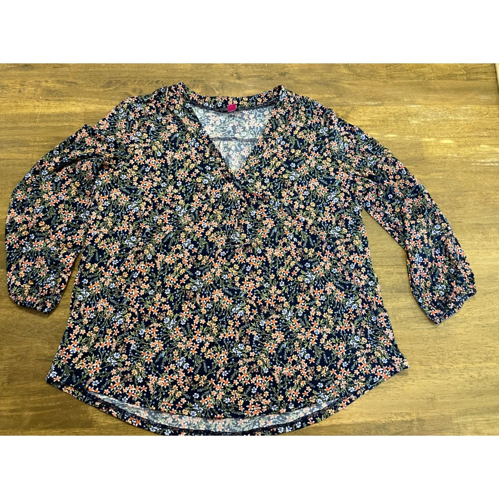 Vince Camuto Vince Camuto Shirt Women's Size Medium Multicolor Floral V-Neck Long Sleeve Size M / US 6-8 / IT 42-44 - 2 Thumbnail