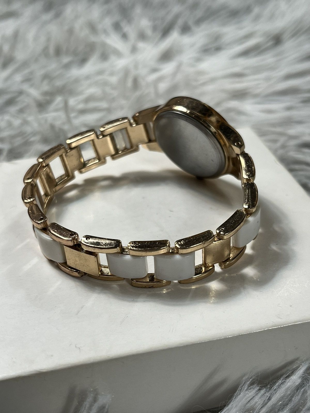 Jewelry Gold & White Ladies’ Bracelet Watch – Japanese Brand Size ONE SIZE - 6 Thumbnail