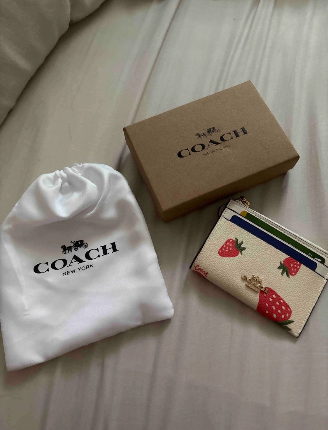 Coach Coach Cardholder With Strawberry 🍓 Size ONE SIZE - 1 Thumbnail