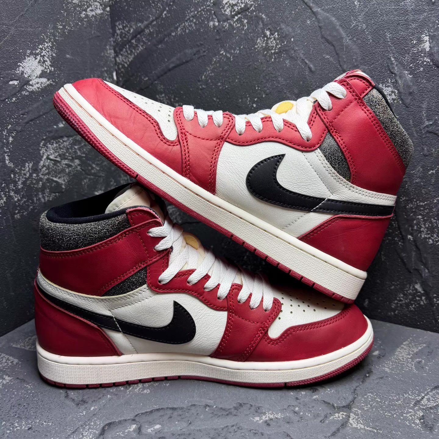 Nike Air Jordan 1 Chicago White Red Vintage & Oxidized Q10 Size US 9.5 / EU 42-43 - 5 Thumbnail