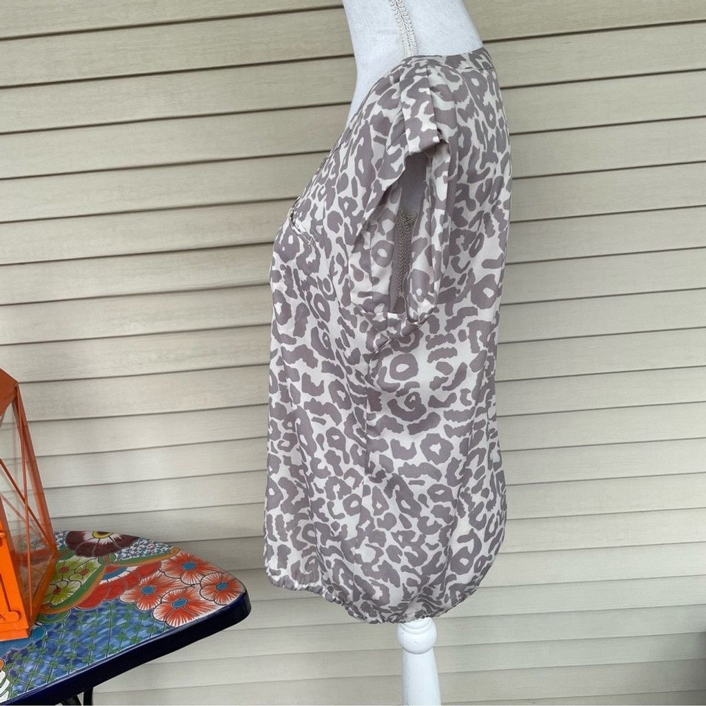 Loft Ann Taylor LOFT Animal Print Top Size S Size S / US 4 / IT 40 - 6 Thumbnail