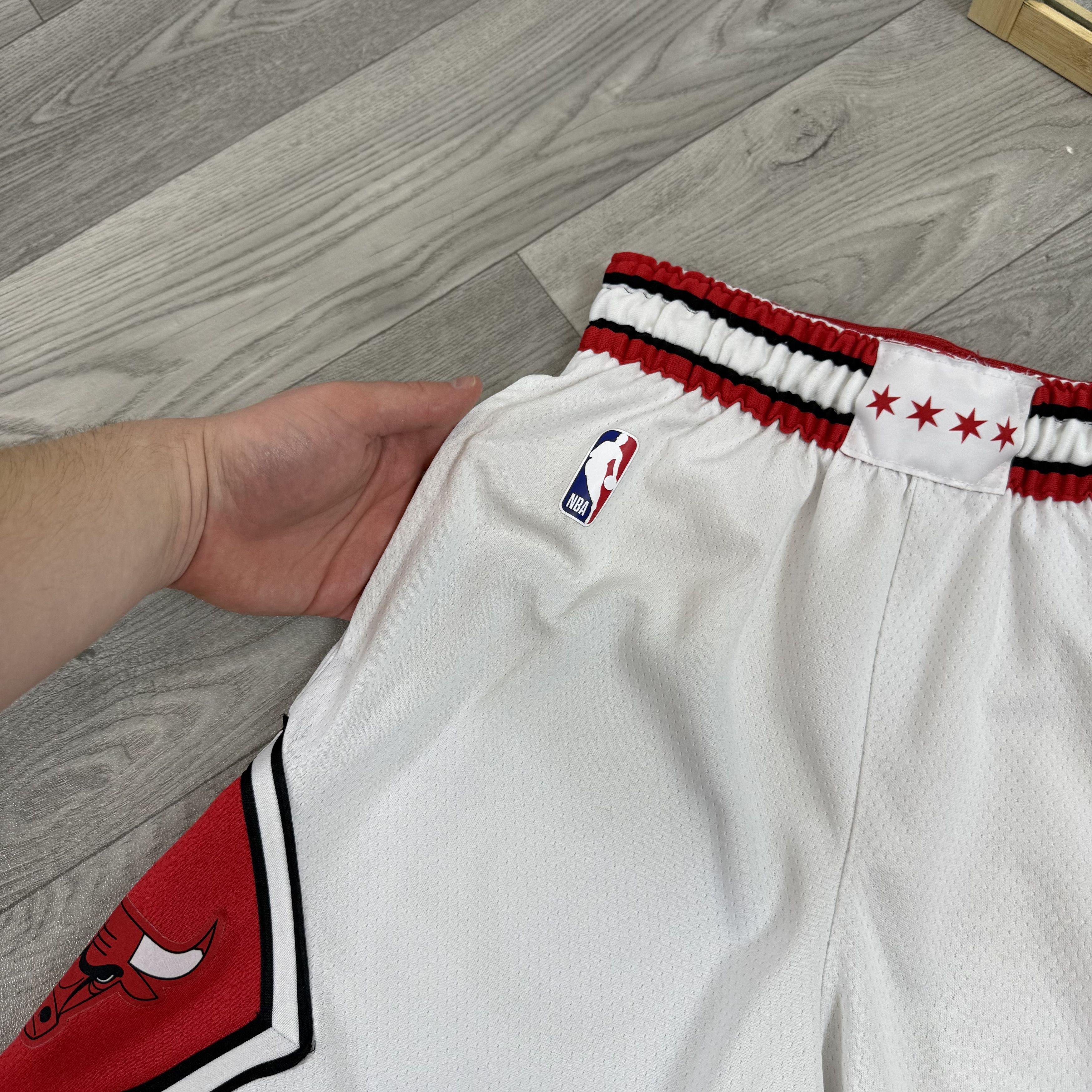 Nike Nike NBA Chicago Bulls White Jersey Shorts Size US 30 / EU 46 - 8 Thumbnail