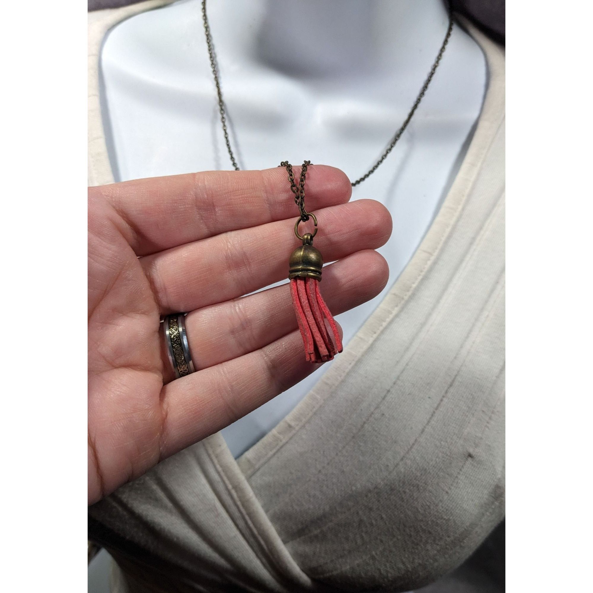 Other Quirky Antiqued Gold Tone Chain Red Tassel Necklace Size ONE SIZE - 3 Thumbnail