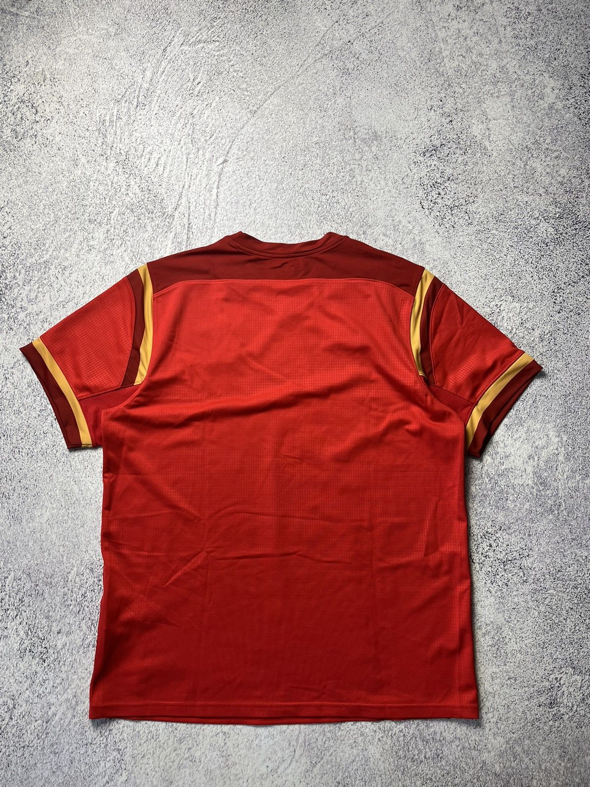 Vintage Under Armour Wales Rugby Shirt Red Admiral HeatGear Loose Size US L / EU 52-54 / 3 - 15 Thumbnail