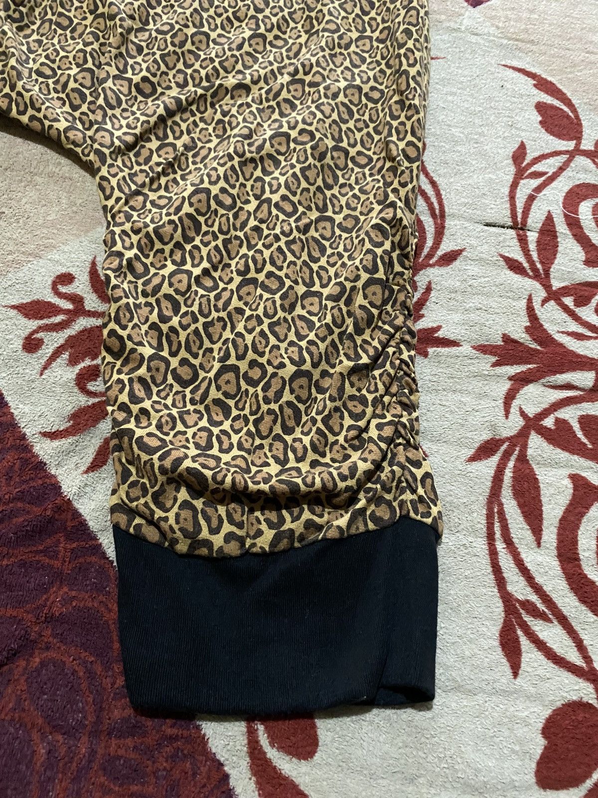 Japanese Brand 2000s Slippin And Slidin Drop Crotch Leopard Pants Size US 33 - 5 Thumbnail