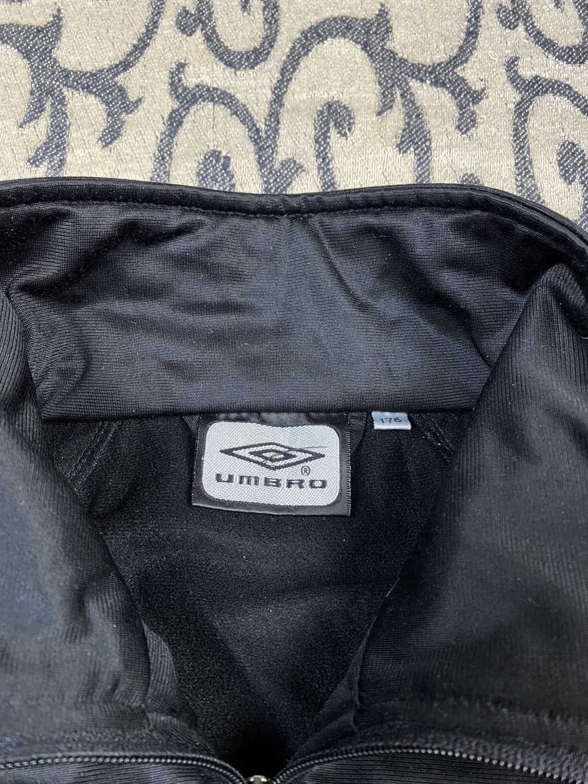Umbro Vintage 00s Umbro Track Jacket Streetwear Retro Size US L / EU 52-54 / 3 - 4 Thumbnail