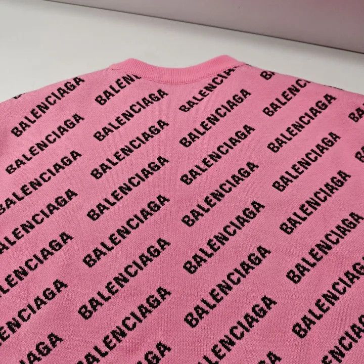 Balenciaga Balenciaga SS22 Pink Logo Sweater for Women 0079-2507 Size XS / US 0-2 / IT 36-38 - 1 Thumbnail