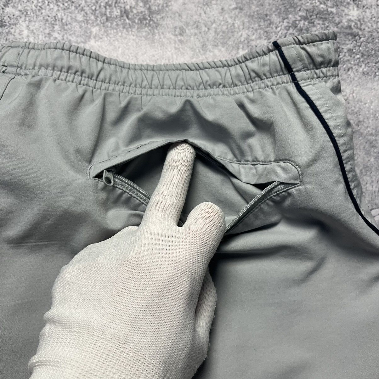Nike Vintage 90s Nike Swoosh Nylon Shorts Small Logo Streetwear Size US 34 / EU 50 - 7 Thumbnail