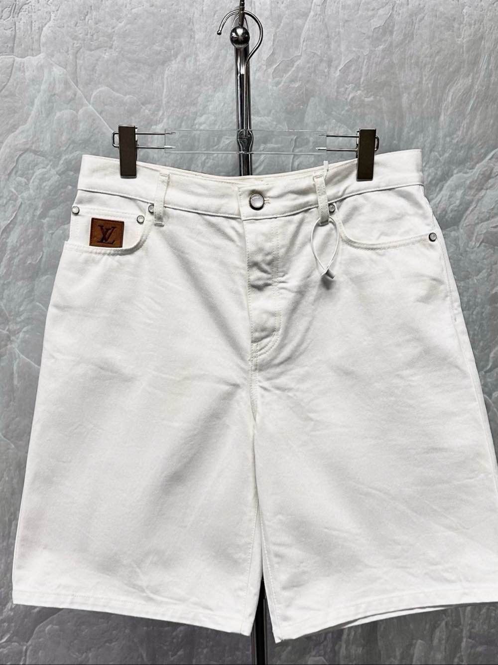 Louis Vuitton Louis Vuitton Leather Patch Denim Shorts Size 31 Size US 31 - 1 Thumbnail