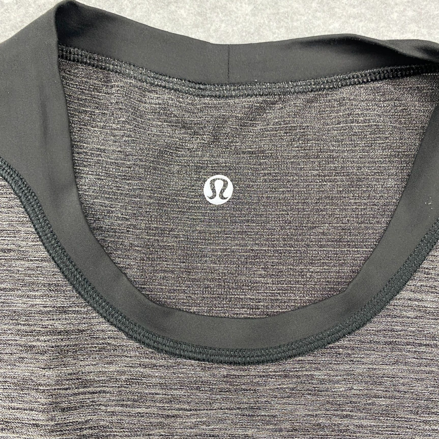 Lululemon Lululemon Reversible Shirt Mens Medium Black Heather Gray Short Sleeve Active Size US M / EU 48-50 / 2 - 3 Thumbnail