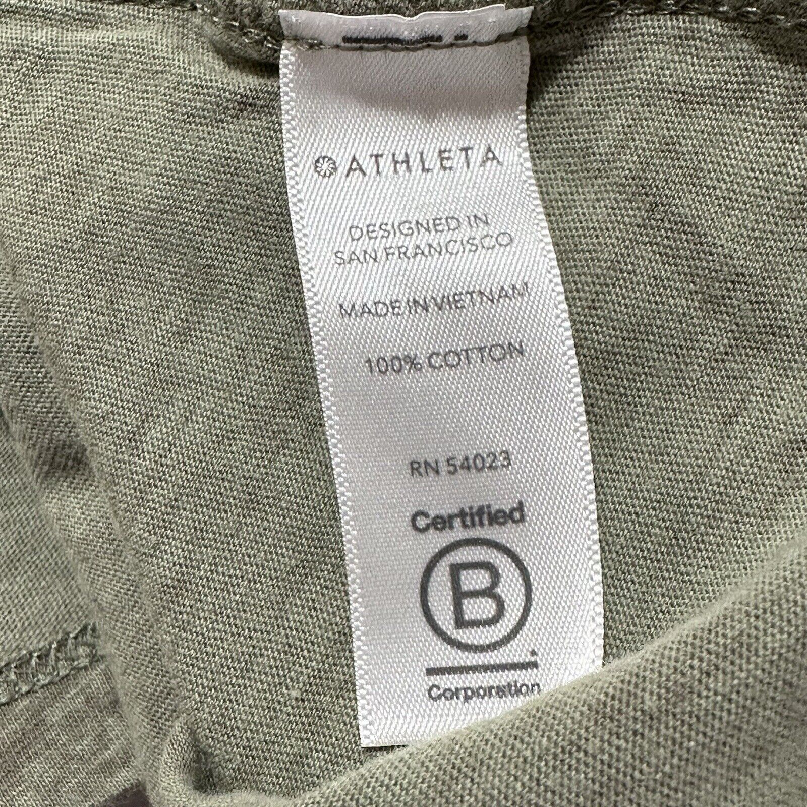 Athleta Athleta Small Green Crewneck Pullover T Shirt Snakeskin Size S / US 4 / IT 40 - 4 Thumbnail