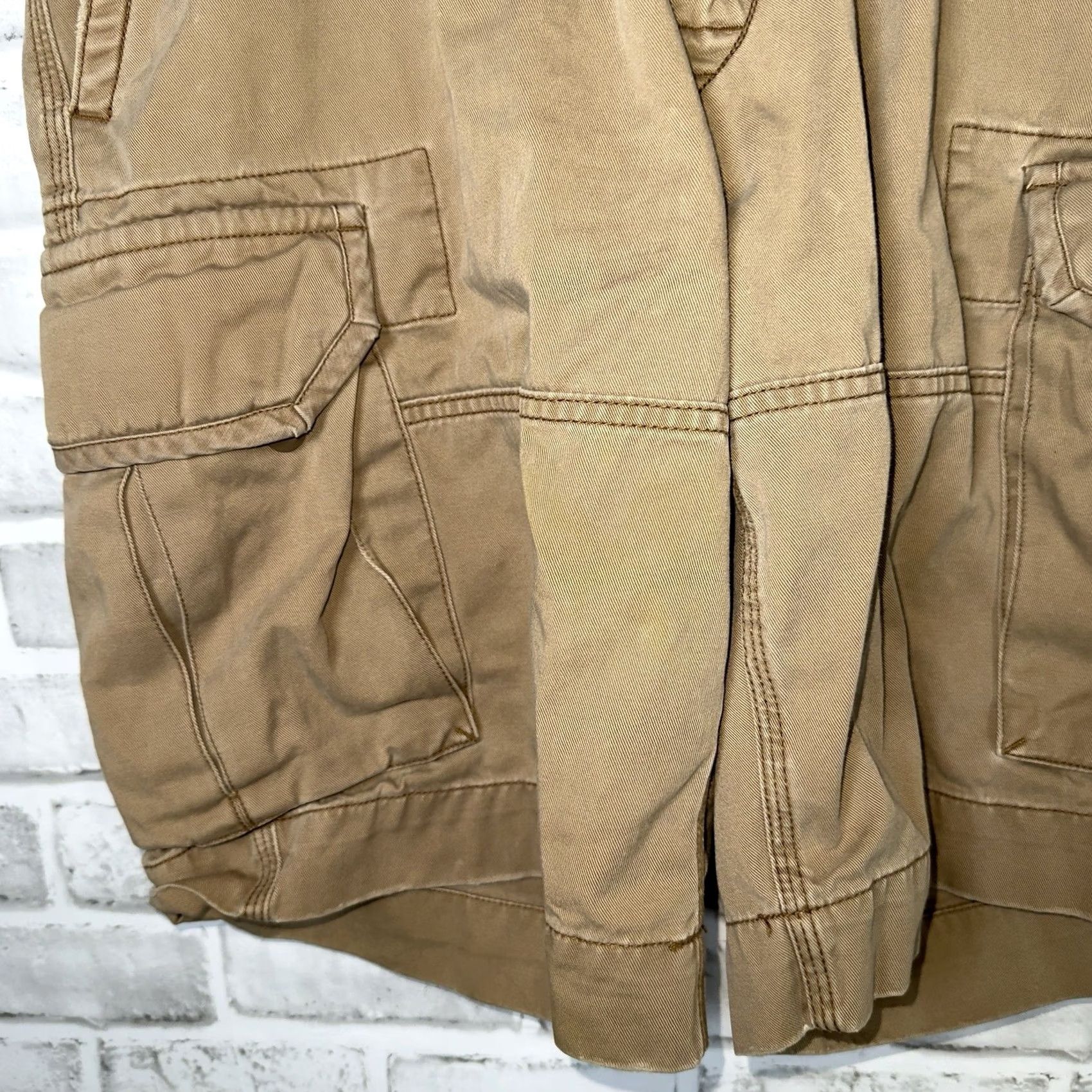 Polo Ralph Lauren Polo Ralph Lauren Cargo Shorts Mens Size 34 100% Cotton Beige Cargo Shorts Mens 34 Beige Polo Ralph Lauren 100% Cotton Cargo Shorts Mens Size 34 Beige Size US S / EU 44-46 / 1 - 3 Thumbnail