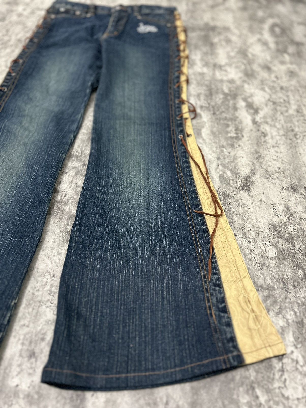 If Six Was Nine × Le Grande Bleu (L.G.B.) × Tornado Mart Xoxo Love Girls Side Straps Flare Cropped Jeans Size 27" / US 4 / IT 40 - 4 Thumbnail