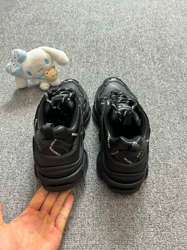 Balenciaga Balenciaga size 36 Black bullet screen full of logo triple Size US 5 / EU 37 - 4 Thumbnail