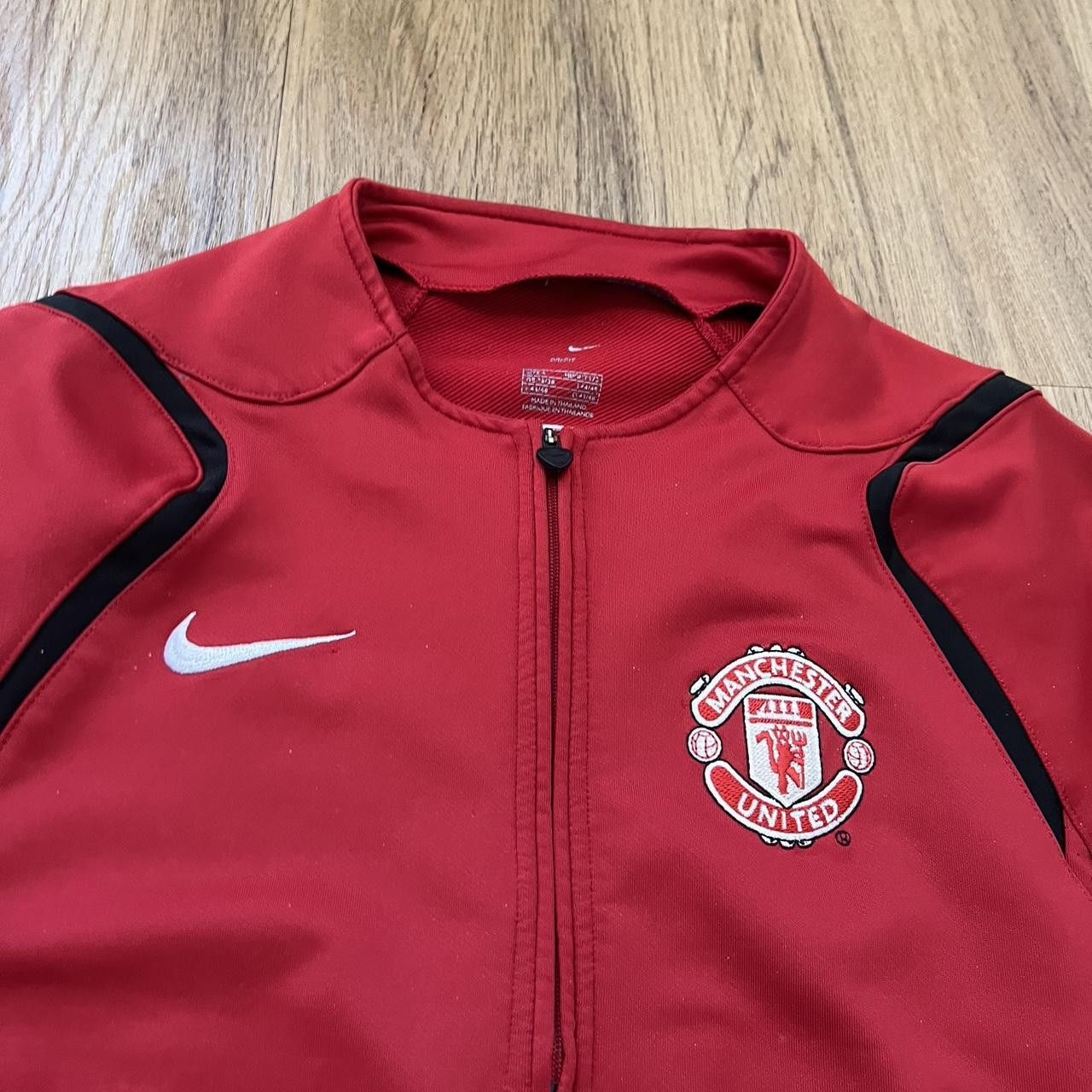 Nike 2005-06 Manchester United Nike Dri-Fit red quarter Size US S / EU 44-46 / 1 - 3 Thumbnail