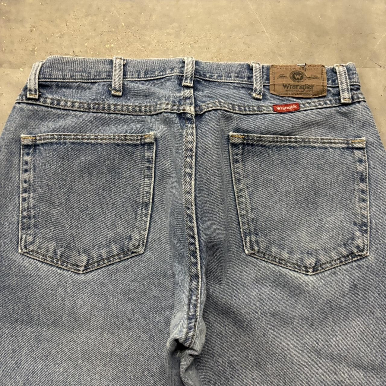 Japanese Brand × Vintage Crazy Vintage Y2K/2000s Faded Medium Wash Essential Denim Jeans! Size US 33 - 7 Thumbnail