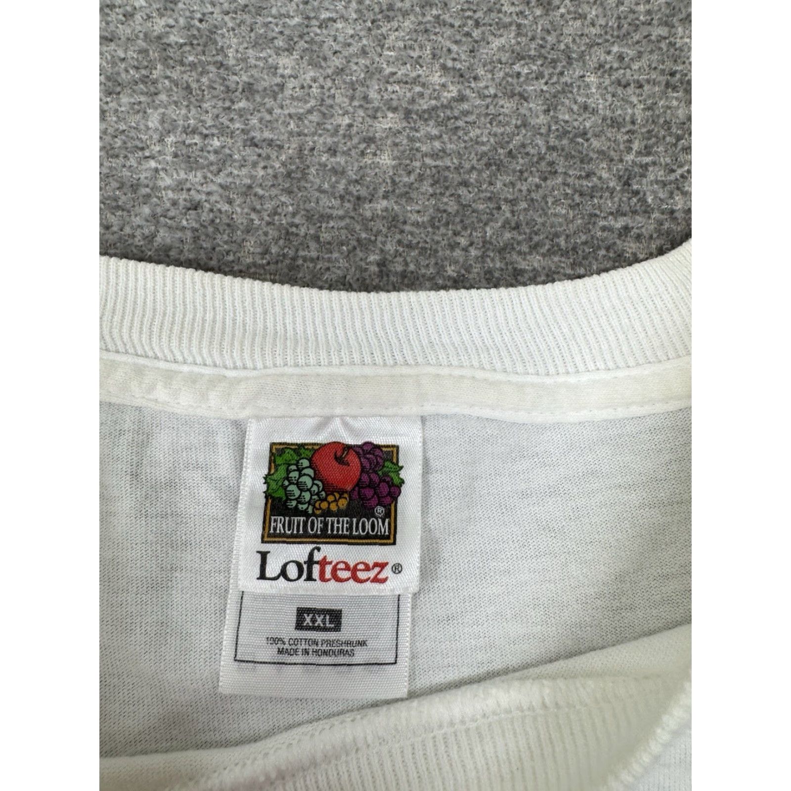 Gildan VINTAGE Fruit Of The Loom AutoRama T Shirt Deuces Rat Attack Tee Adult 2XL White Graphic Tee World Tour Mens Size US XXL / EU 58 / 5 - 4 Thumbnail