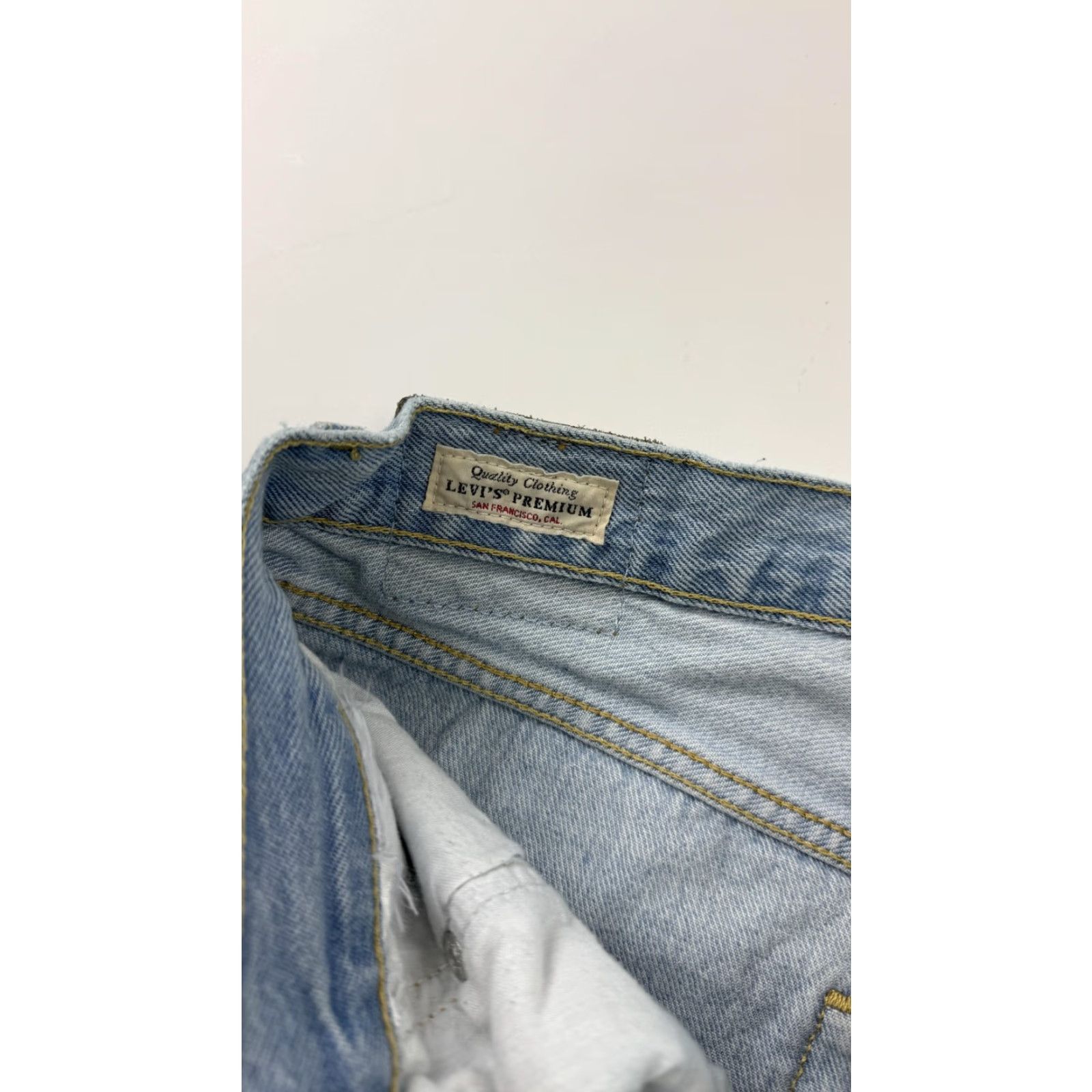 Levi's VINTAGE Levi's Premium 501 '81 Jeans Womens Light Wash Button Fly Straight Leg Raw Hem Denim Jeans 31in 30in Size 24" / US 00 / IT 34 - 4 Thumbnail