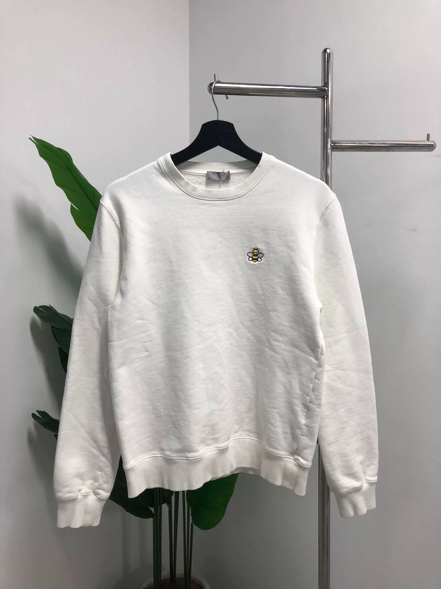 Dior Dior Embroidered Bee Sweatshirt in White Size S / US 4 / IT 40 - 1 Thumbnail
