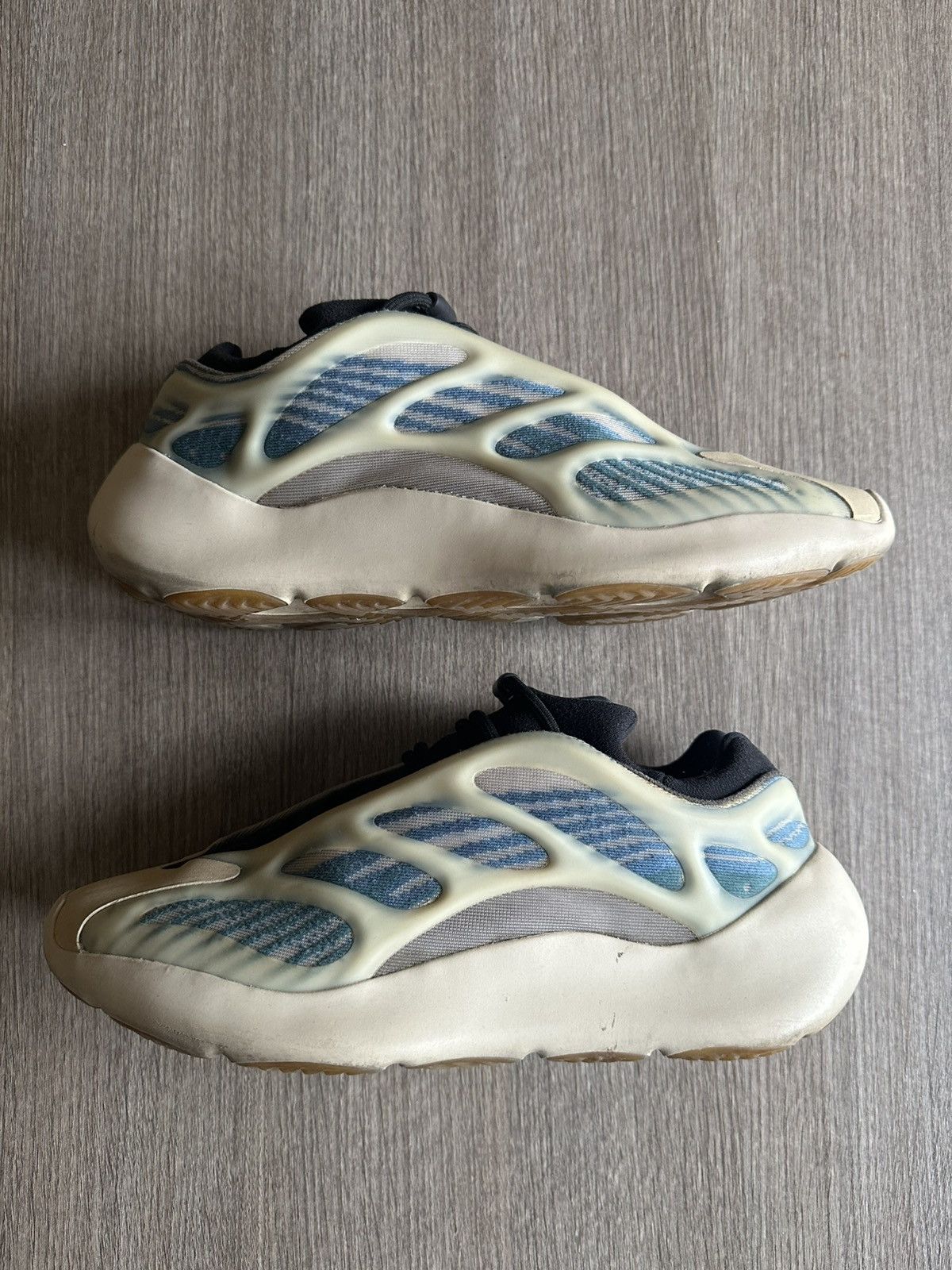 Yeezy Yeezy 700 v3 Kyanite Size US 11 / EU 44 - 2 Thumbnail
