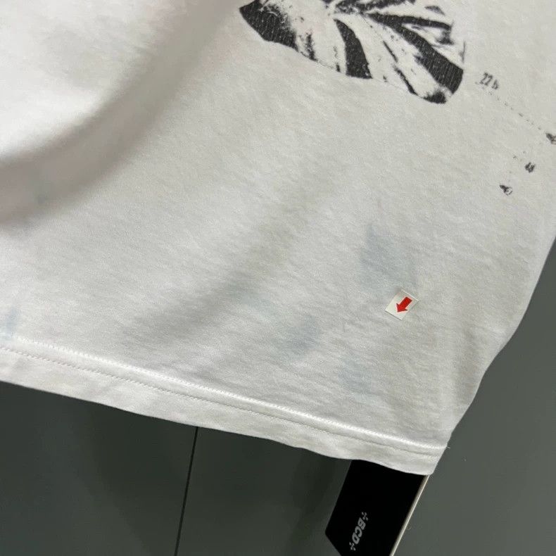 Givenchy Givenchy Chest Graffiti Short-Sleeve Size US M / EU 48-50 / 2 - 4 Thumbnail