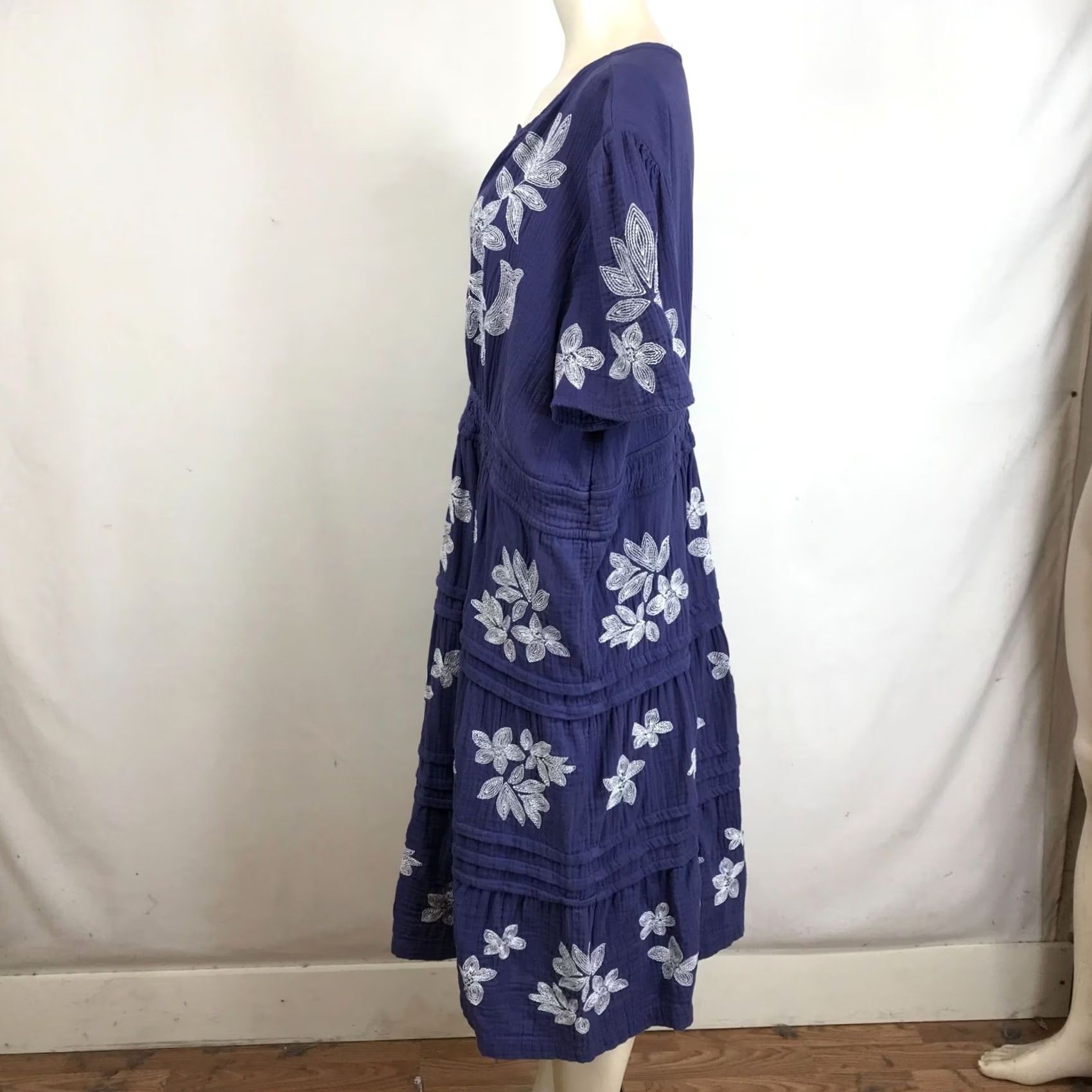Vintage Draper's & Damon's Women's Petite XL Purple Embroidered Floral Ruffle Dress Dress, Petite, Purple, Fit & Flare, Short, Womens, PXL Size XL / US 12-14 / IT 48-50 - 6 Thumbnail