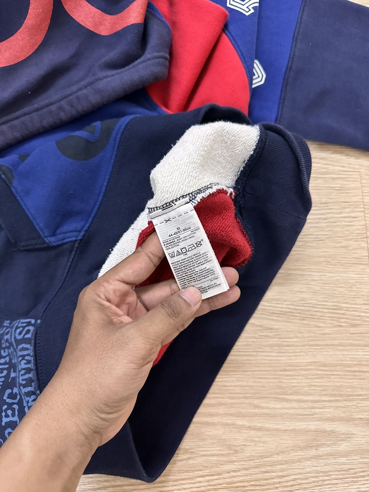 Beauty Beast Very Rare And Beautiful Gap Authentic Patchwork Hoodie Size US M / EU 48-50 / 2 - 10 Thumbnail