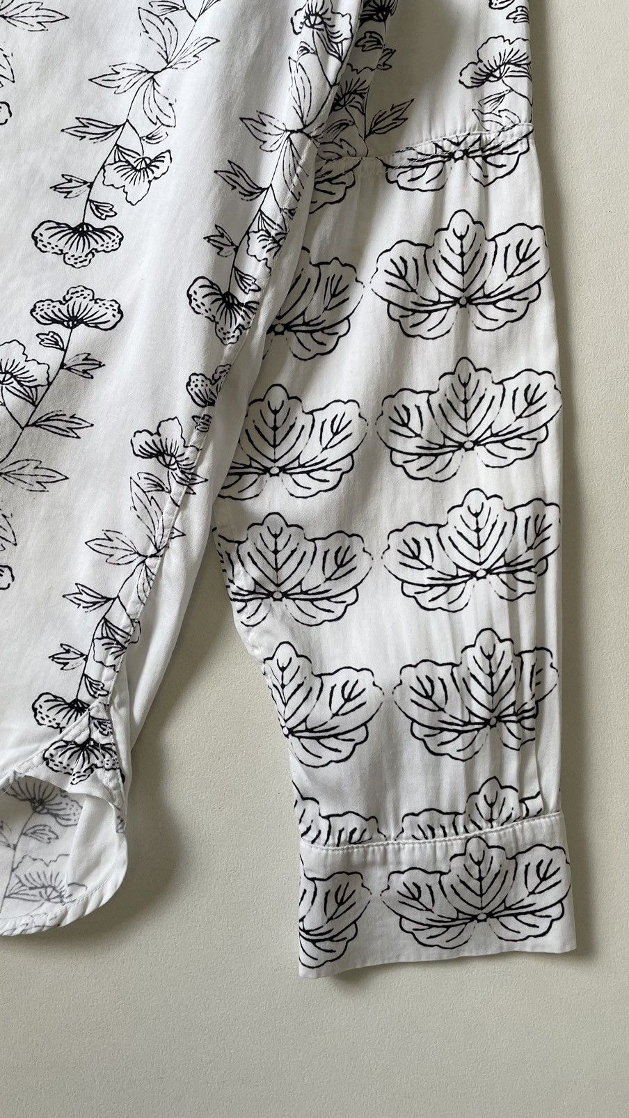 Ann Demeulemeester White Cotton Shirt With Black Flower Print Size US L / EU 52-54 / 3 - 7 Thumbnail