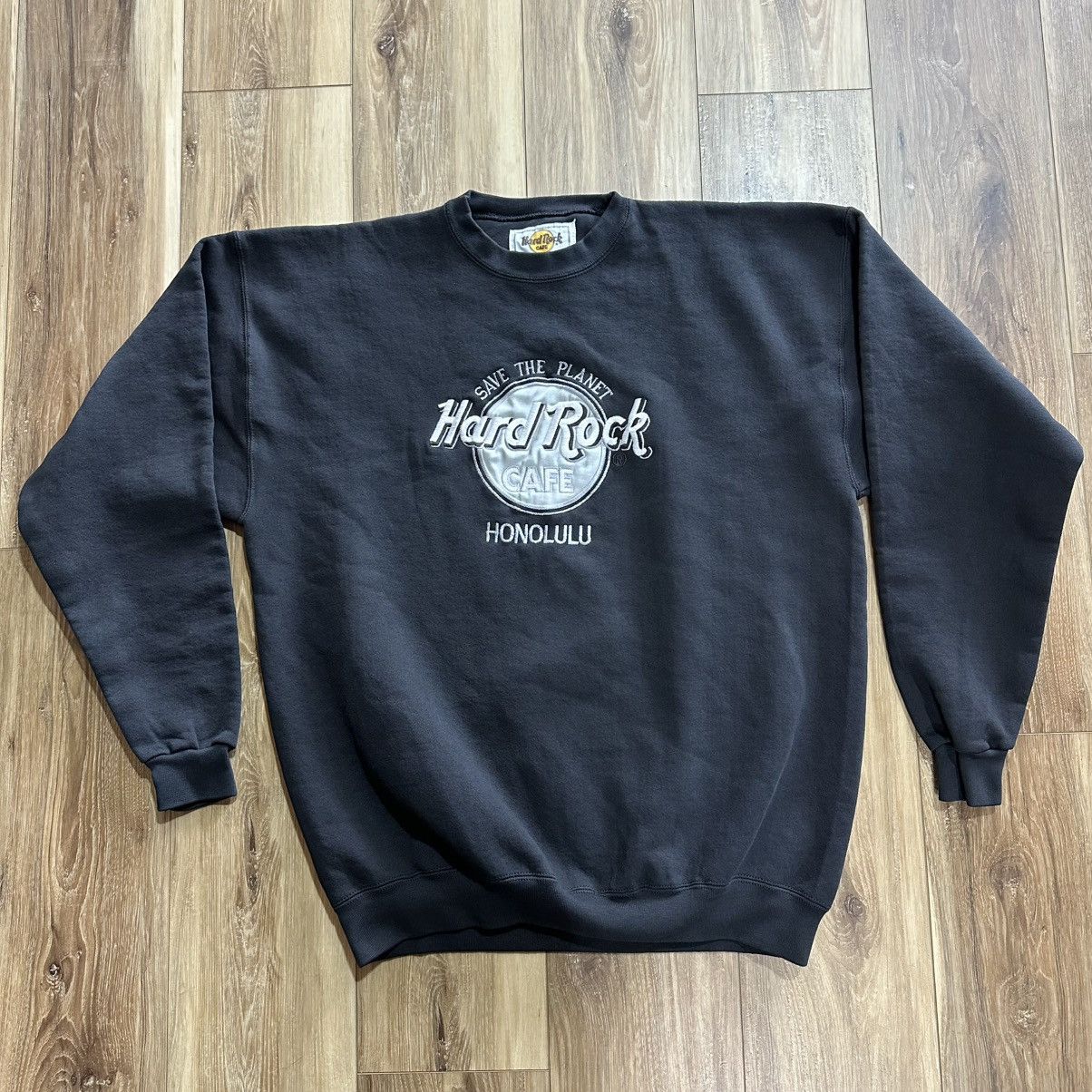 Hard Rock Cafe × Vintage Vintage Hard Rock Cafe Honolulu Embroidered Crewneck Sweater Size US XL / EU 56 / 4 - 1 Thumbnail