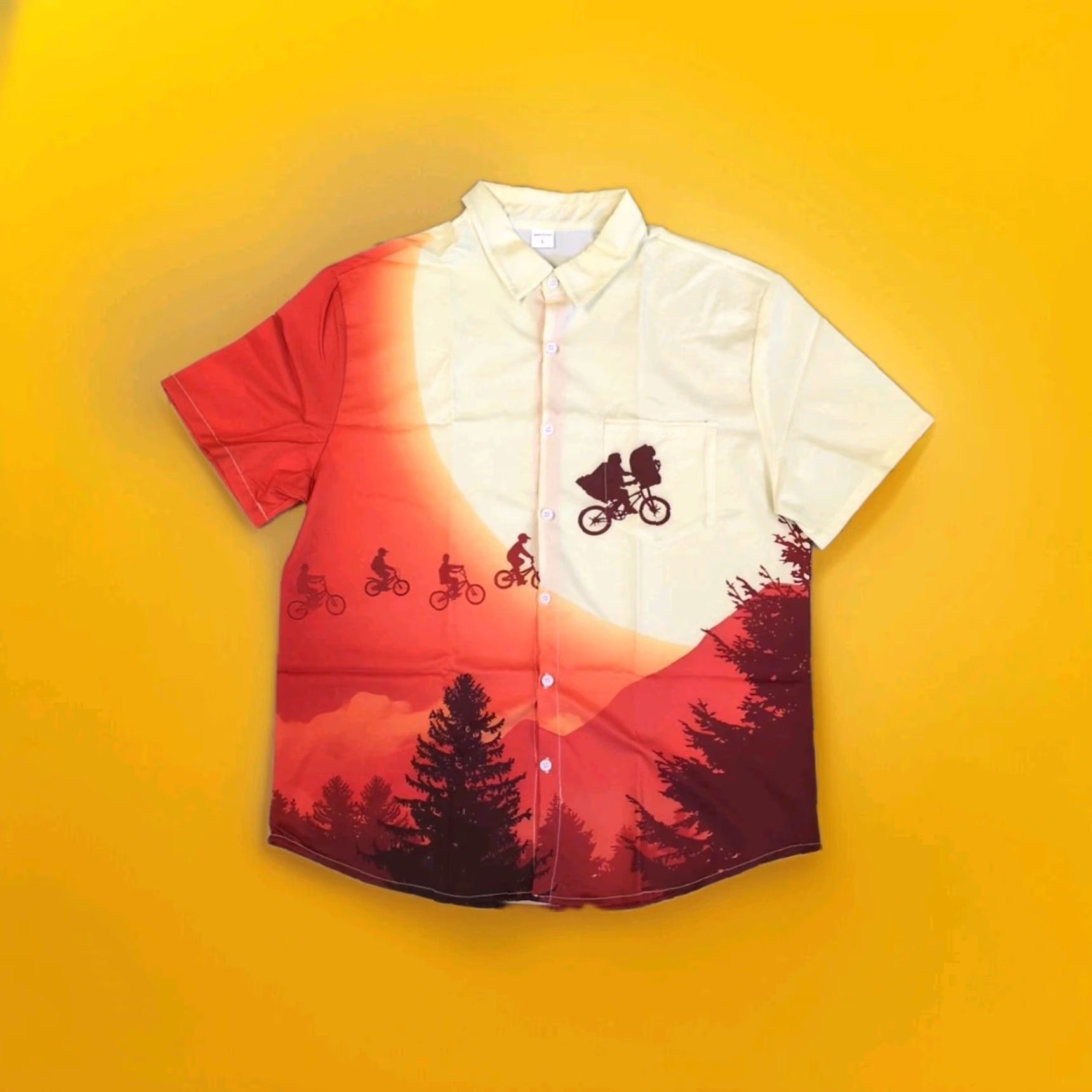 Vintage **ET The Extra Terrestrial Maroon Short Sleeve Button-Up Shirt Size L** User: ET The Extra Terrestrial Maroon Short Sleeve Button-Up Shirt Size L Size US L / EU 52-54 / 3 - 3 Thumbnail