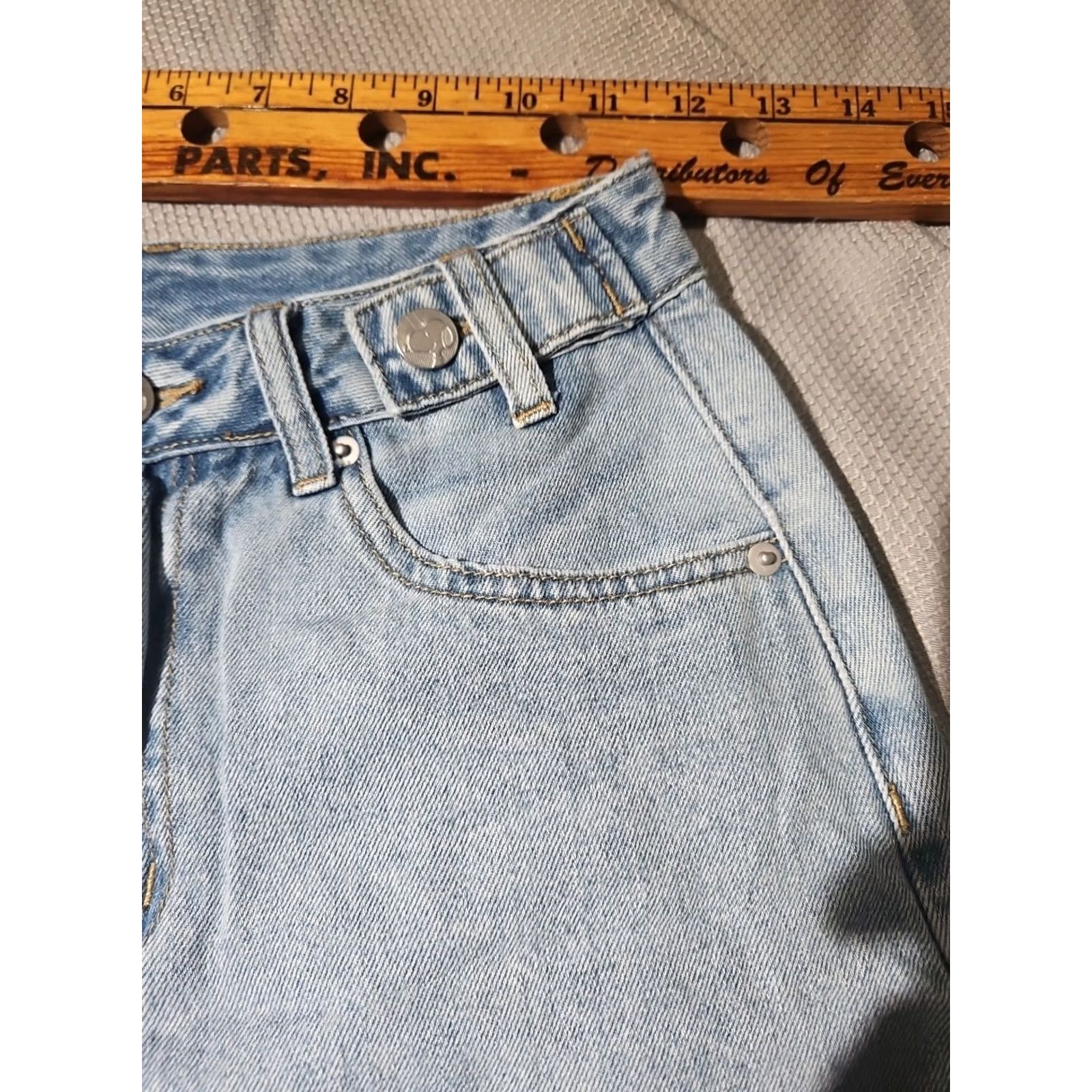 Peanuts Ledin Peanuts Shorts Womens Medium Blue Denim Snoopy Graphic Print Casual Pants Size 32" / US 10 / IT 46 - 5 Thumbnail
