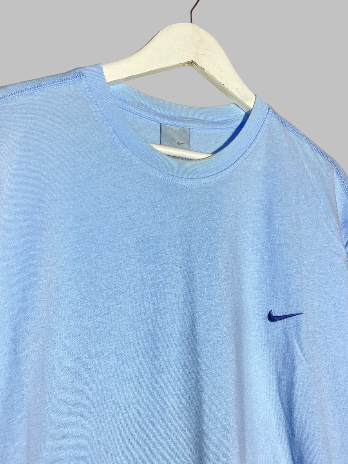 Nike Vintage Nike Y2k Swoosh Logo T-shirt Blue Size US XL / EU 56 / 4 - 2 Thumbnail
