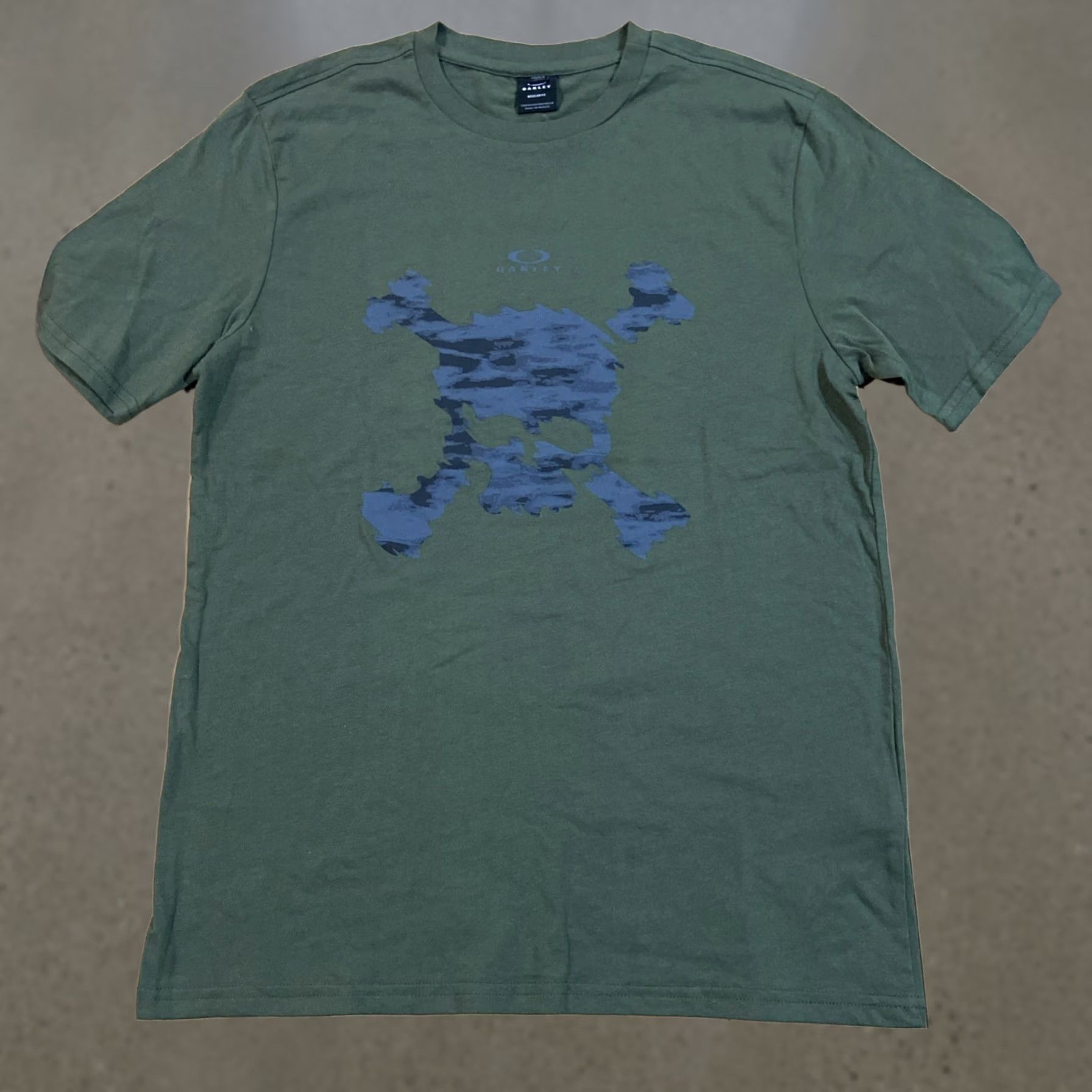 Oakley VINTAGE Oakley Shirt Mens Small Green Camo Skull Logo Retro Y2K Tshirt Crewneck Short Sleeve Size US S / EU 44-46 / 1 - 1 Thumbnail