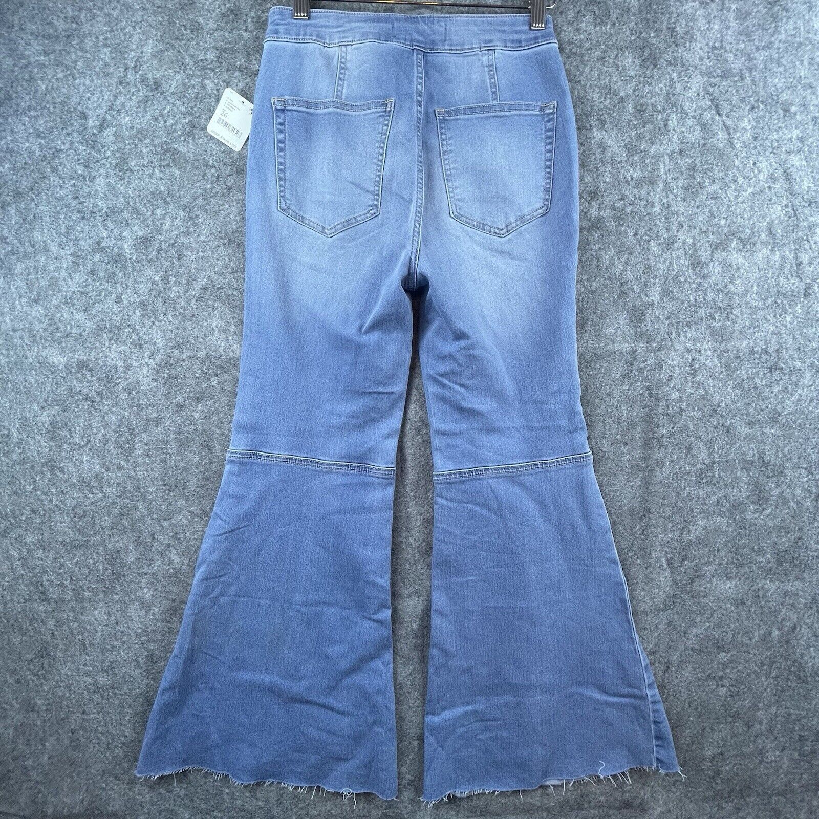 Free People We The Free People Jeans 26 Big Flare Raw Fray Bell Bottom Size 26" / US 2 / IT 38 - 2 Thumbnail