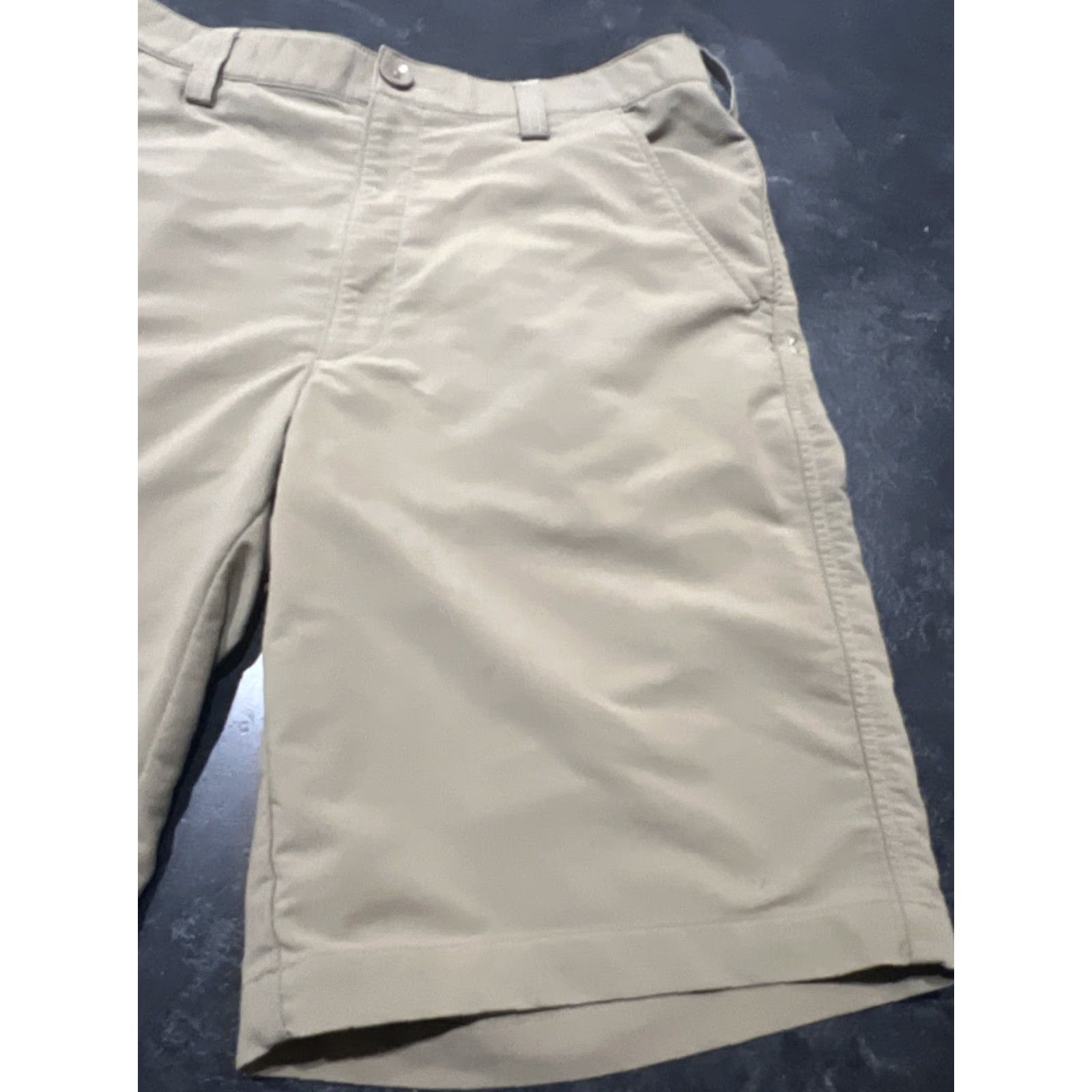 Under Armour Under Armour Men’s Shorts Bermuda Casual Beige 32 Regular HeatGear Zip Fly Belt Loops Slash Pockets Mens Size US 34 / EU 50 - 2 Thumbnail