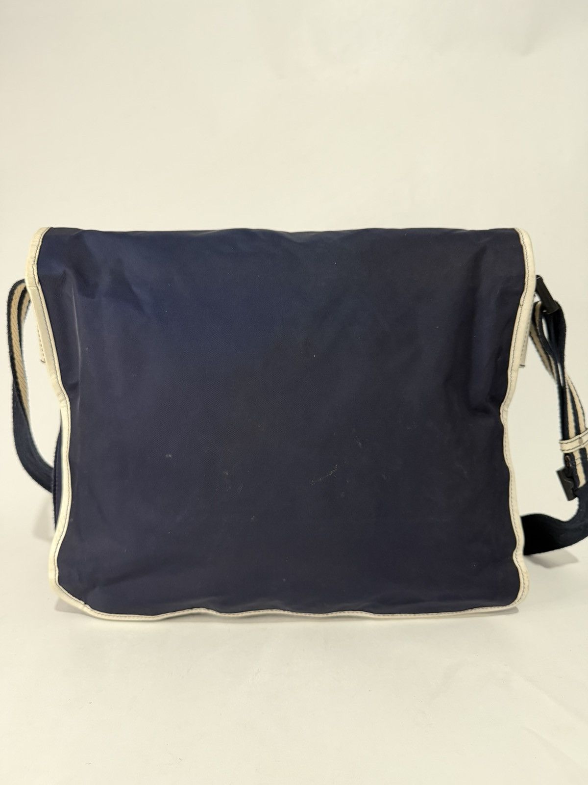Gucci Gucci Vintage Nylon Messenger Bag Navy & Cream Size ONE SIZE - 3 Thumbnail