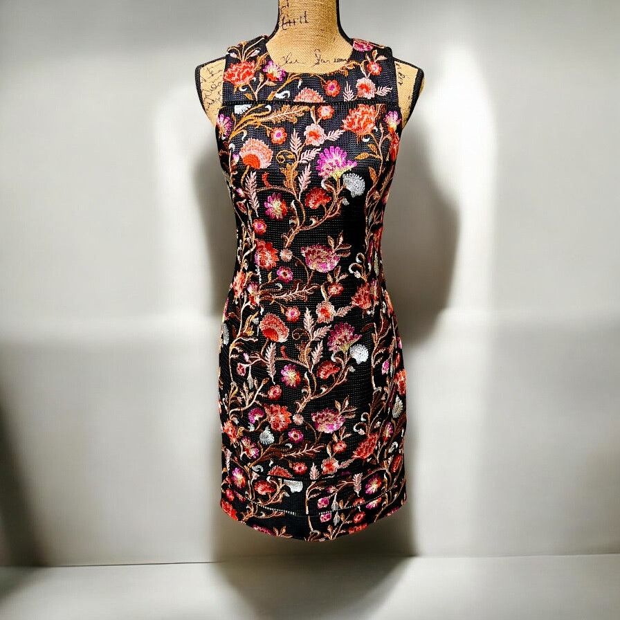 White House Black Market White House Black Market Sheath Dress-Black Embroidered Size S / US 4 / IT 40 - 1 Thumbnail