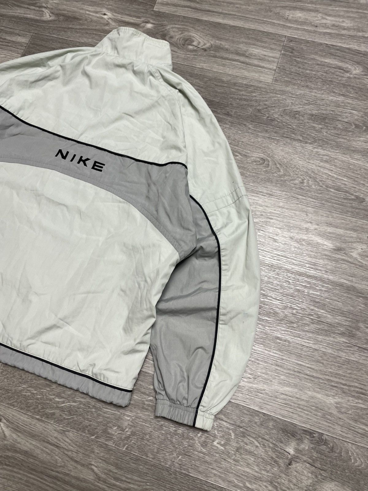 Nike Vintage Nike Swoosh Logo Retro Light Jacket 00s Size US S / EU 44-46 / 1 - 19 Thumbnail